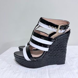 9&Co black white wedges